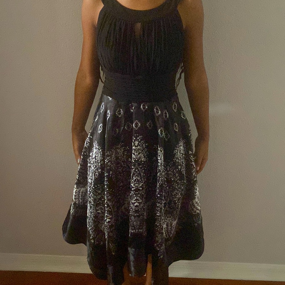 Dress. - Picture 3 of 8